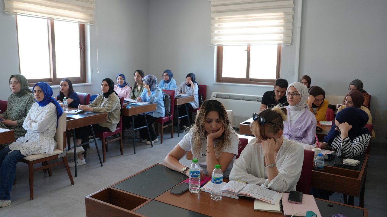 Pusula Maraş Yaz Akademileri Gençleri Sınavlara Hazırlıyor