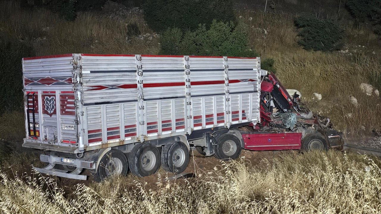Kahramanmaraş’ta tır şarampole uçtu