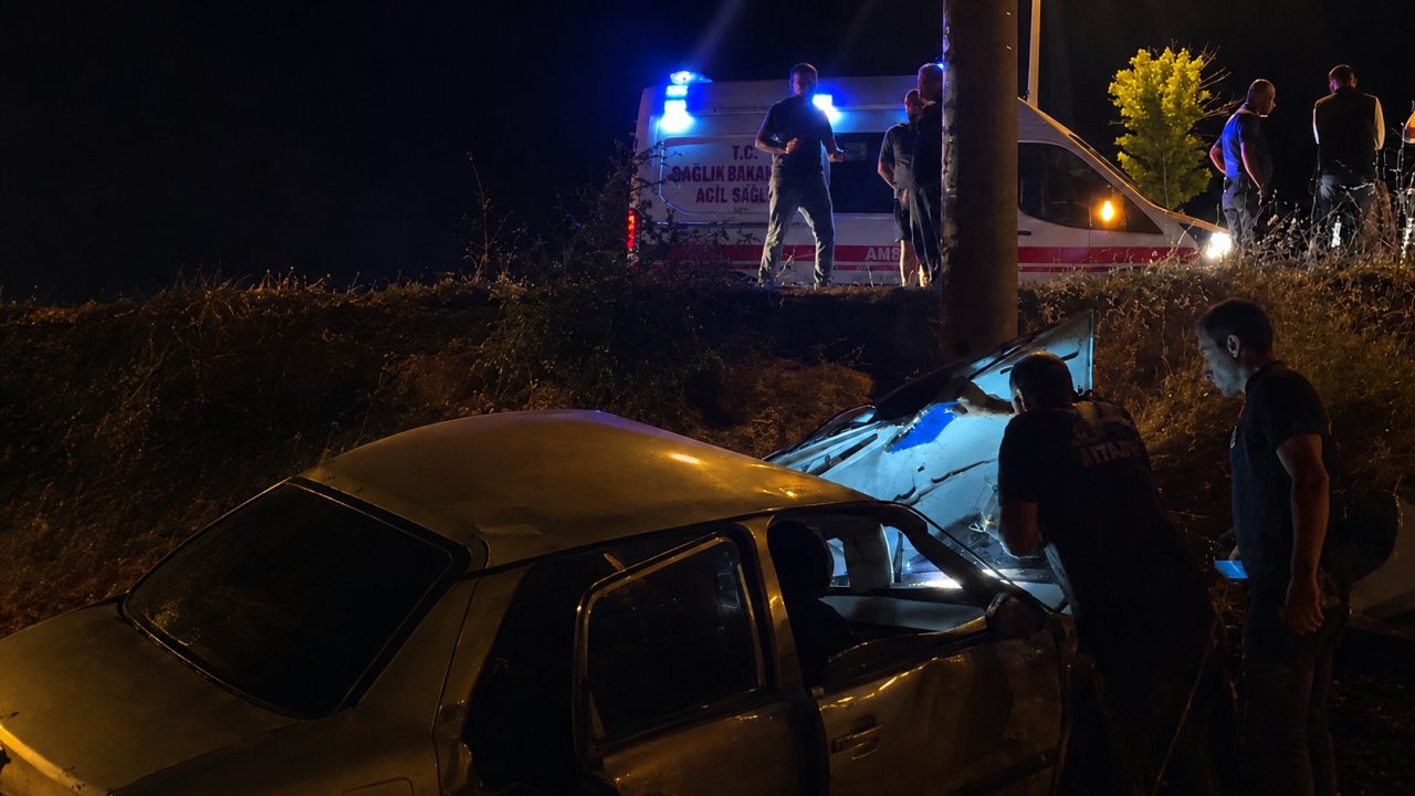Göksun’da elektrik direğine çarpan otomobilin sürücüsü hayatını kaybetti