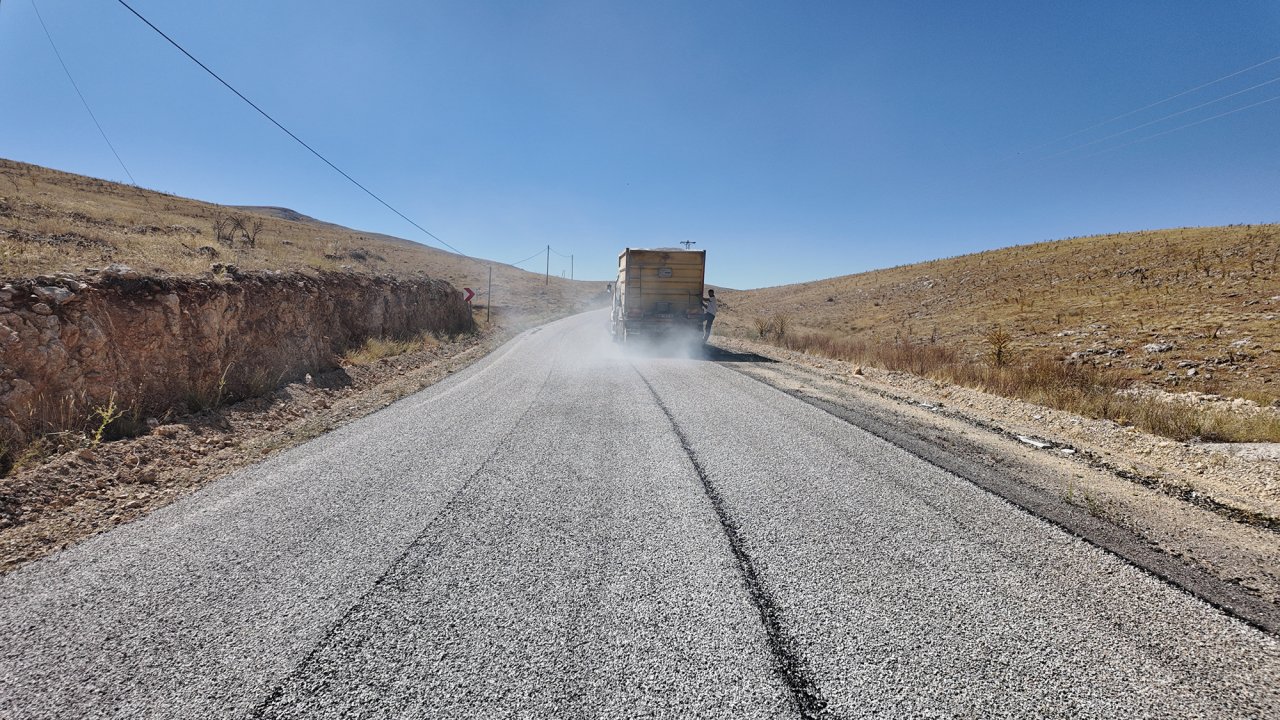 Elbistan'da 29 Kilometrelik Grup Yolu Yenileniyor