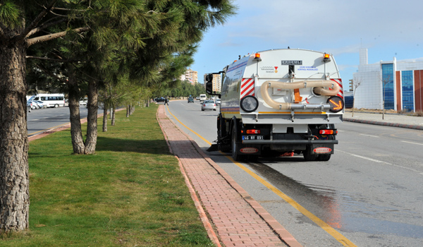 YOL SÜPÜRME ARAÇLARI İŞ BAŞINDA