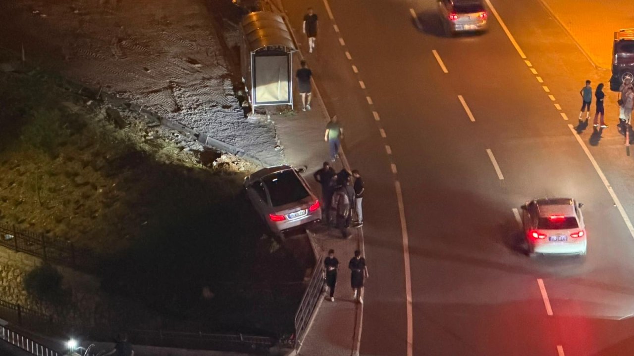 Kahramanmaraş’ta otomobil dere yatağına düşmekten son anda kurtuldu