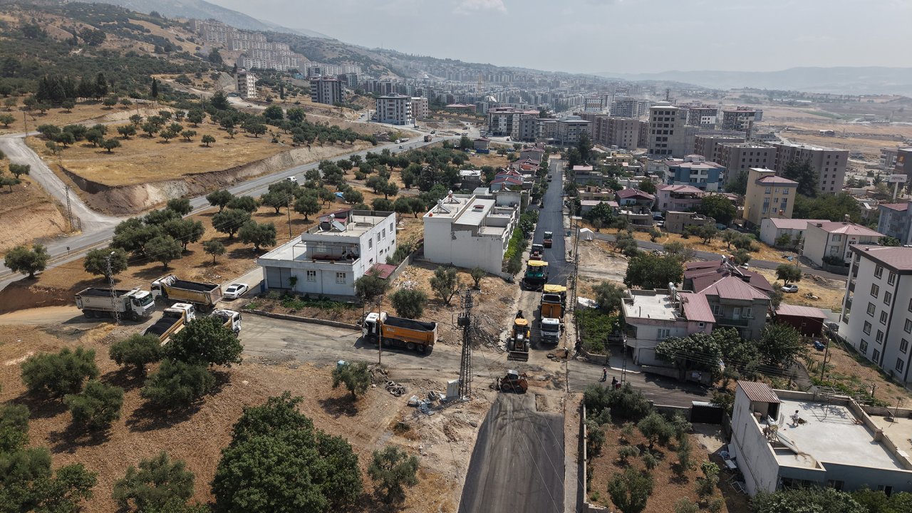 Dulkadiroğlu Aslanbey Mahallesi’nde Asfalt Çalışmaları Hız Kesmeden Sürüyor