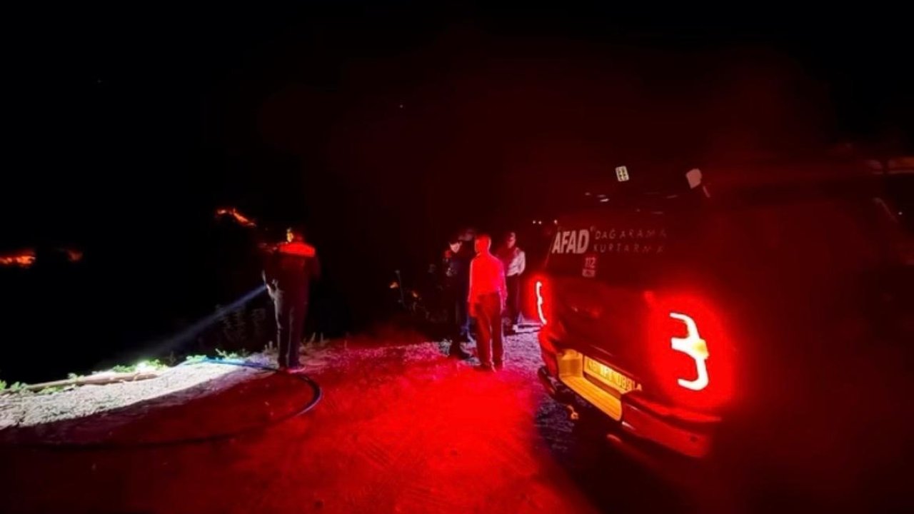 Kahramanmaraş’ta araçta mahsur kalan baba ve kızı kurtarıldı