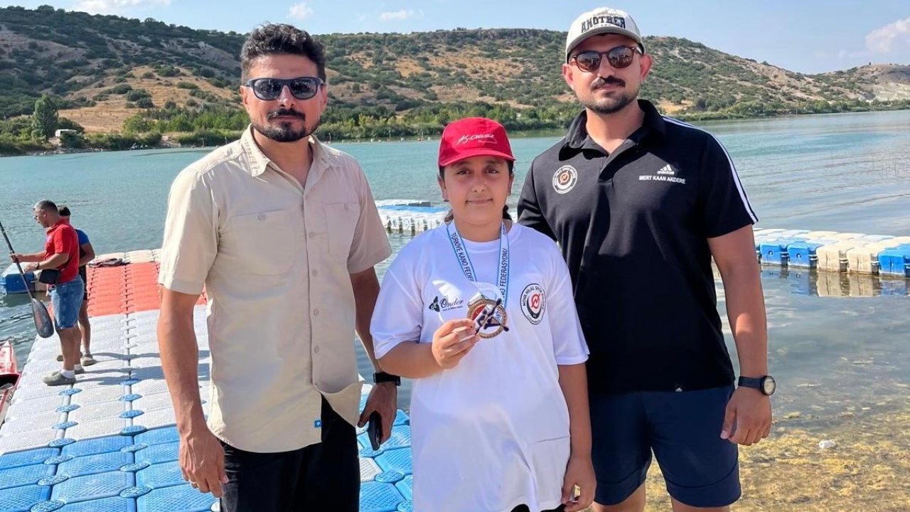 Kahramanmaraşlı Buğlem Kalay Parakanoda Türkiye Şampiyonu Oldu