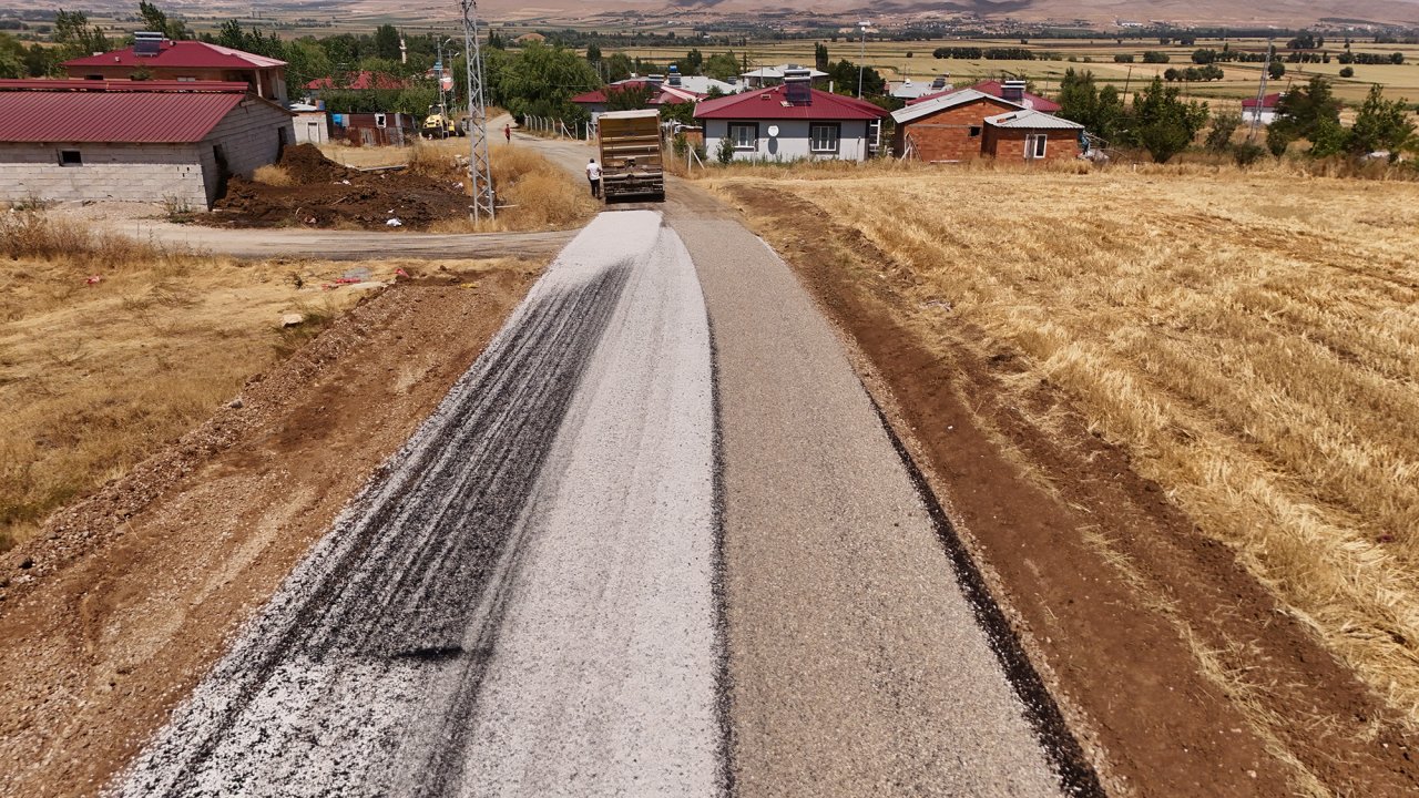 Büyükşehir’den Afşin Kırsalına Ulaşım Dokunuşu