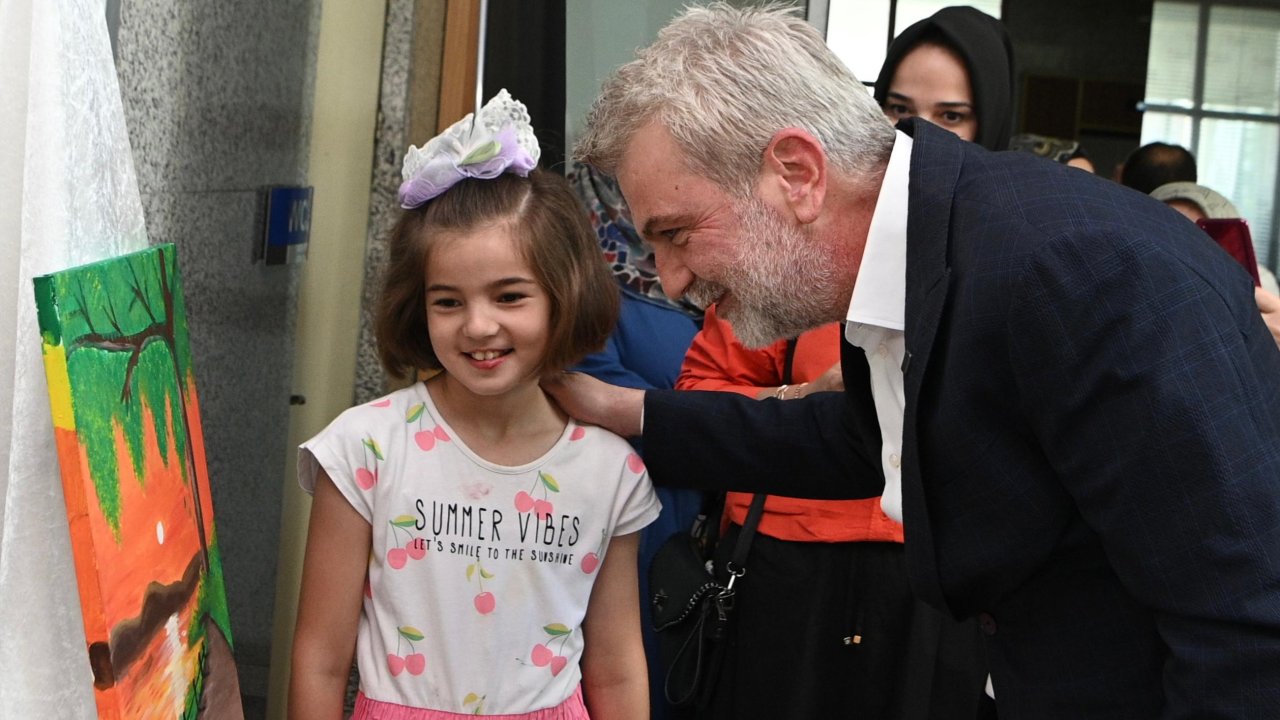 Minik Ressamların 10 Haftalık Sanat Serüveni Sergiyle Son Buldu