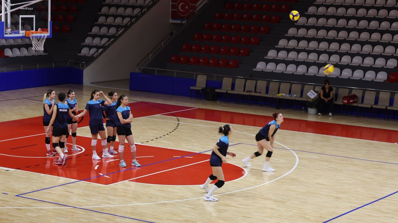 Kahramanmaraş Büyükşehir Belediyespor Kadın Voleybol Takımı 2. Lig’e Hazırlanıyor