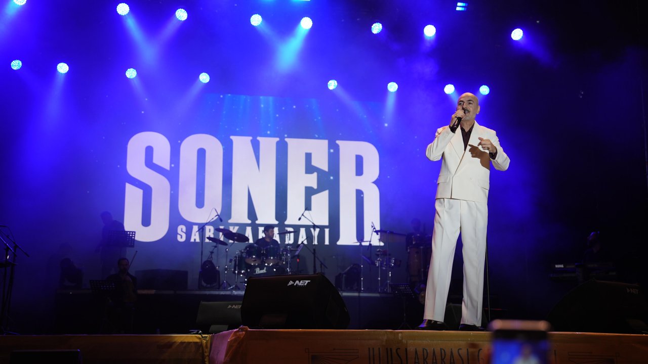 Kahramanmaraş’ta Zafer Coşkusu Soner Sarıkabadayı ile Zirve Yaptı