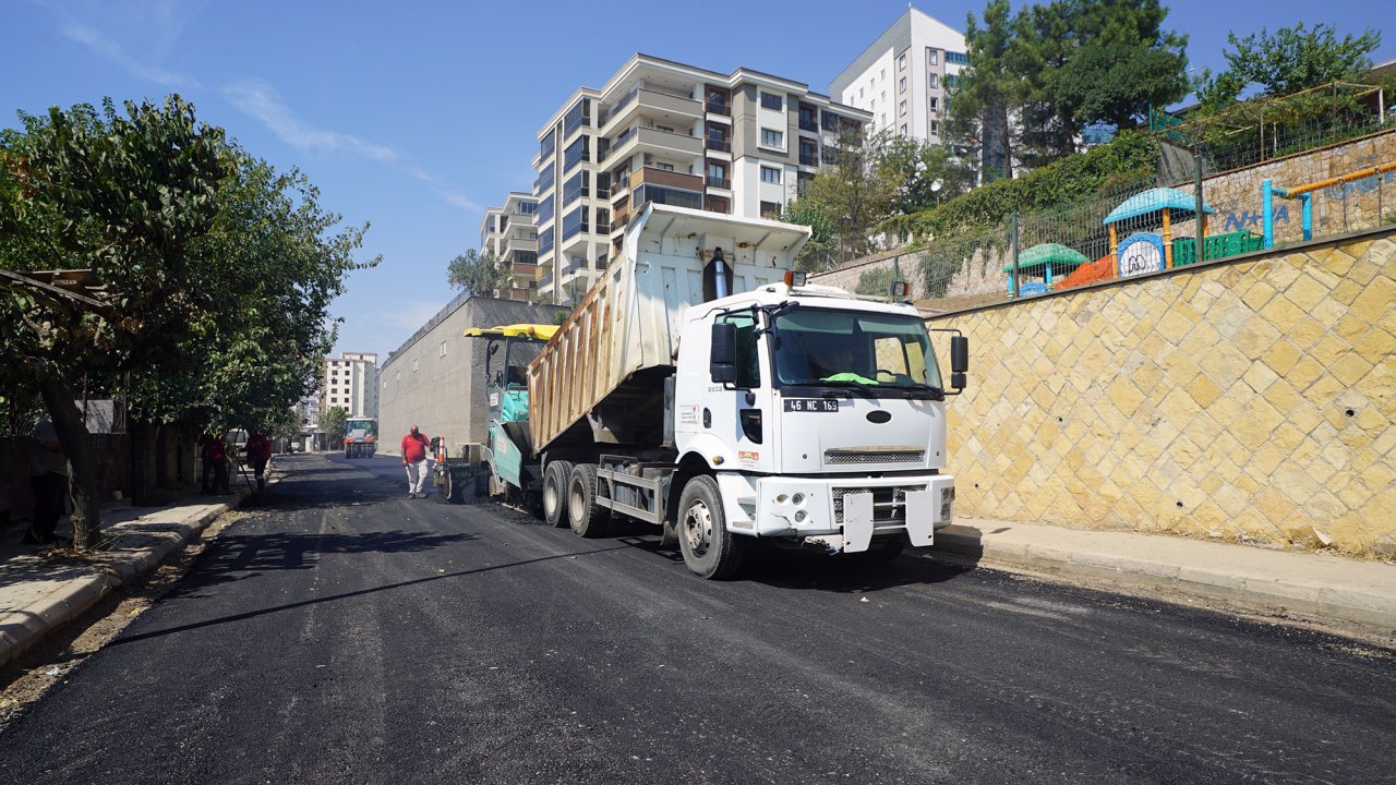 Kahramanmaraş’ta Kâtip Çelebi Caddesi Asfaltla Yenileniyor