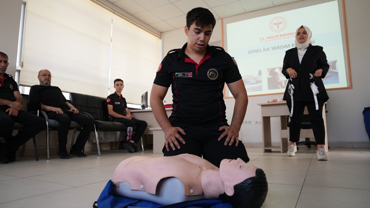 İtfaiye Personeline Kapsamlı İlk Yardım Eğitimi