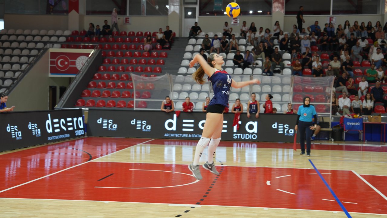 Büyükşehir’in Sultanları Lige 3-0’lık Galibiyetle Başladı