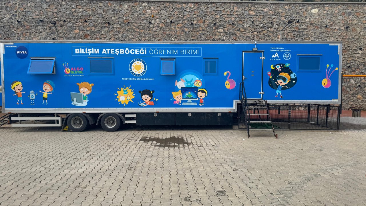 Adım Adım Bilişim Ateşböceği Kahramanmaraş’ta öğrencilerle buluştu