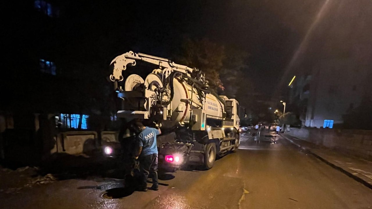 KASKİ ekipleri yağış sonrası gece gündüz sahada