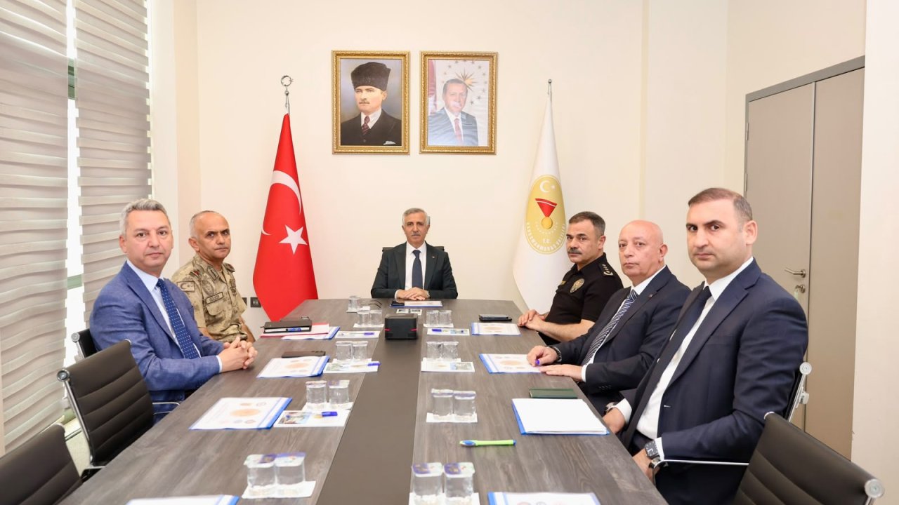 Vali Ünlüer başkanlığında üniversiteler için güvenlik toplantısı