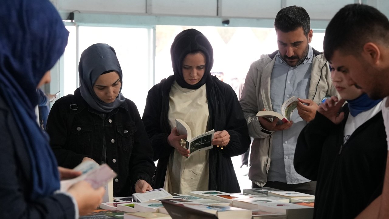 Anadolu’nun En Büyük Kitap Fuarı Kahramanmaraş’ta Açıldı