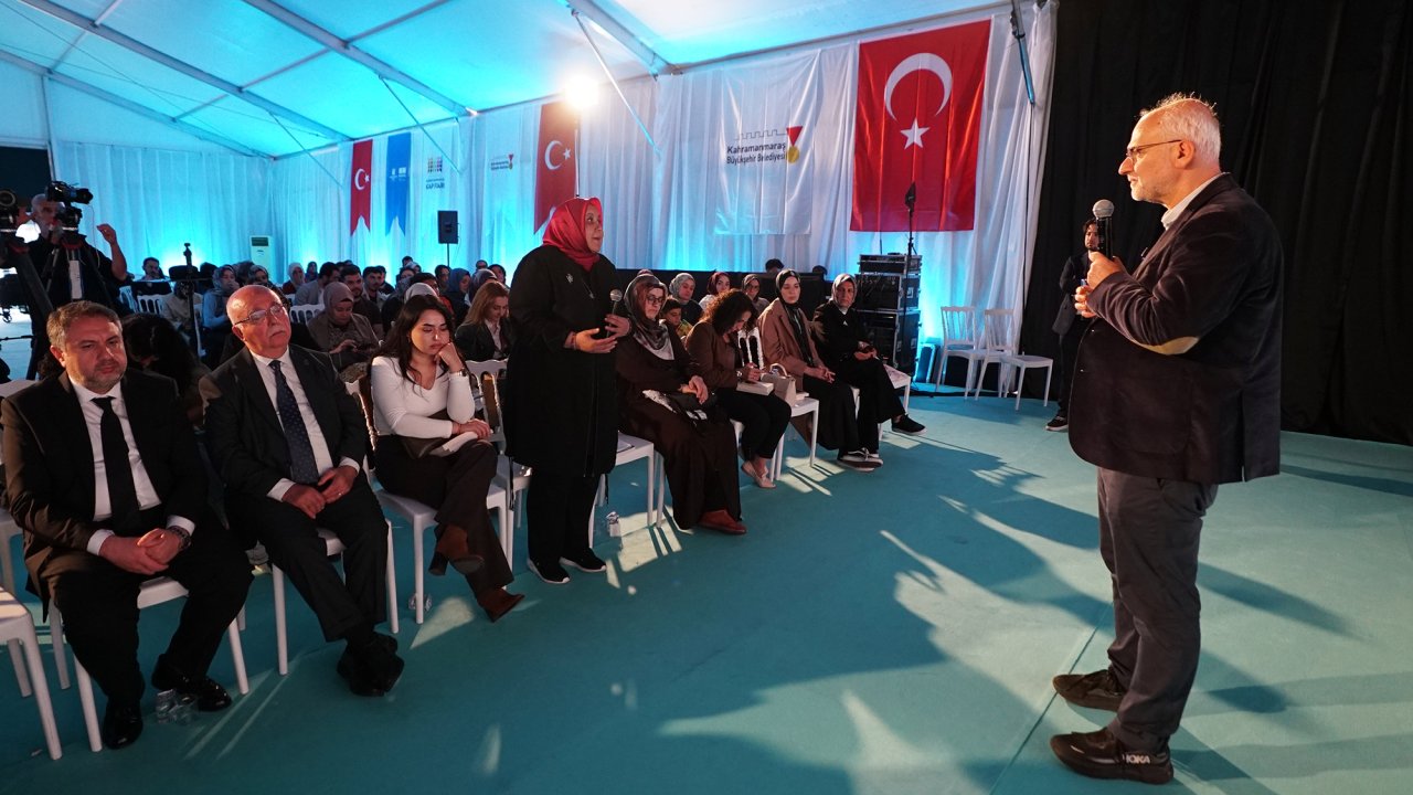 Kemal Sayar’dan Kahramanmaraş Kitap Fuarı’nda Dikkat Çeken Mesajlar