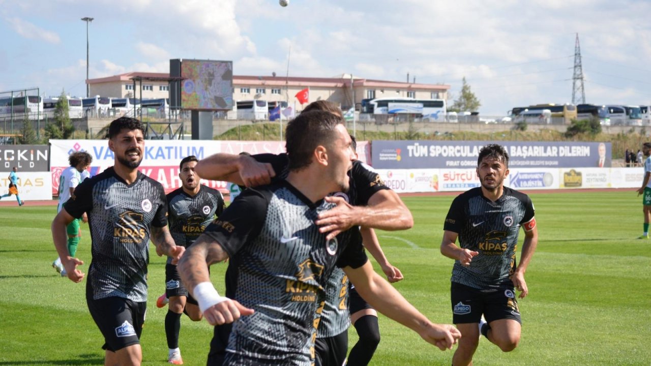 Kahramanmaraş İstiklalspor Sahada Fırtına Gibi Esti