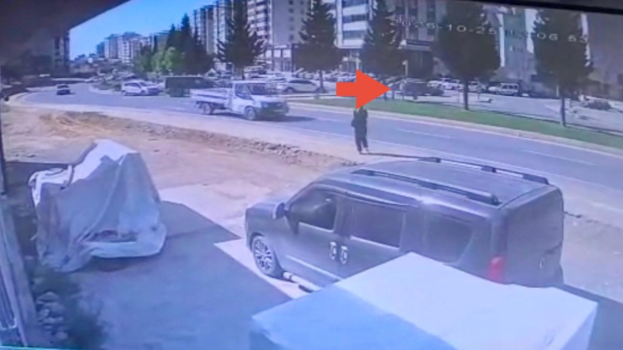 Kahramanmaraş’ta otomobil ile motosiklet çarpıştı Kaza anı güvenlik kamerasında