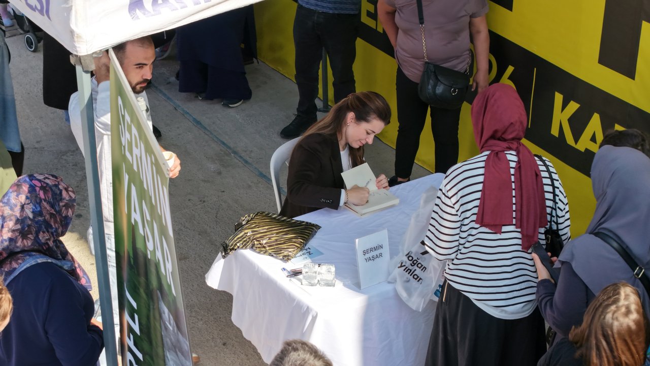 Şermin Yaşar Kahramanmaraş Kitap Fuarı’nda Okurlarıyla Buluştu