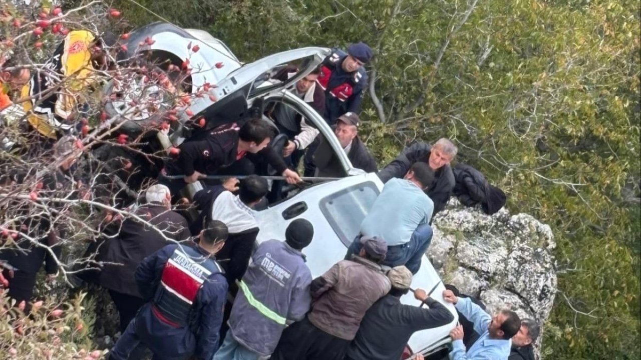 Kahramanmaraş’ta trafik kazası Araç uçuruma yuvarlandı