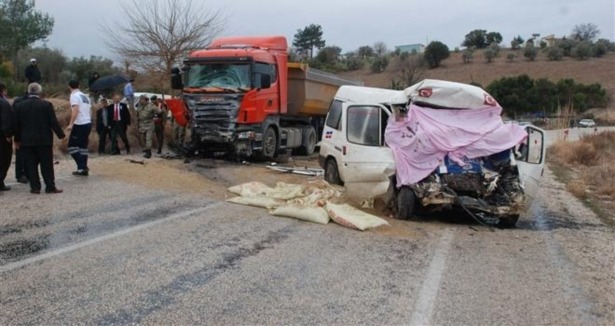 FECİ KAZA: 9 ÖLÜ