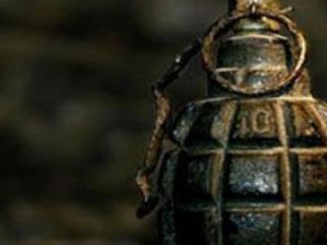 Polise atmak istediği bomba elinde patladı