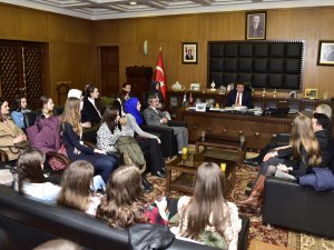 Bosnalı öğrencilerden Erkoç'a ziyaret