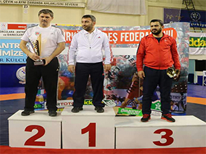 Büyükşehir minderden 5 madalyayla döndü