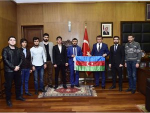 Erkoç'a anlamlı hediye