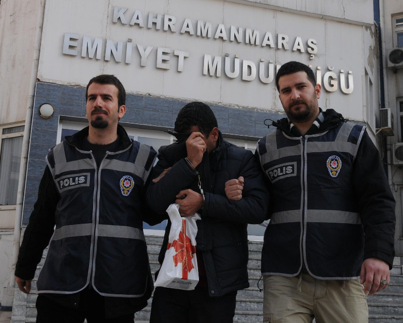 DOLANDIRICIYI YÜRÜYÜŞÜ ELE VERDİ