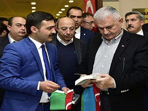 Bakan Yıldırım'a anlamlı hediye