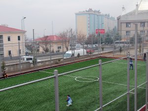 Büyükşehir'den halı saha