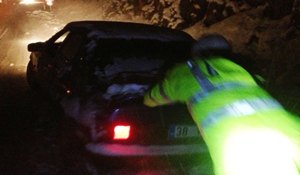 ÜREN GEÇİDİNDE ULAŞIMA KAR ENGELİ