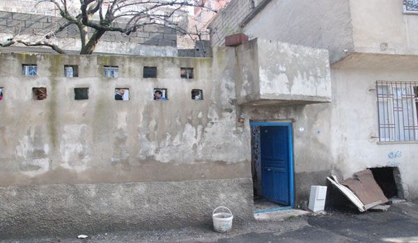 SOBADAN SIZAN GAZDAN ZEHİRLENEREK ÖLDÜ