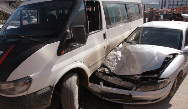 ELBİSTAN'DA TRAFİK KAZASI: 2 YARALI