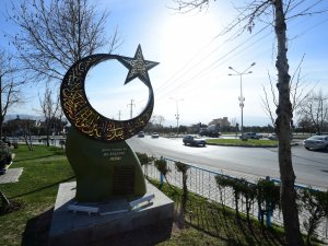 Başkan Okay'dan şehide anlamlı anıt