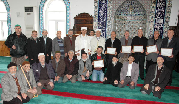 DEDELER KUR'AN KURSUNDAN MEZUN OLDU