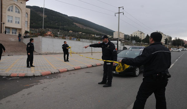 ADLİYE ÖNÜNDE GERGİNLİK