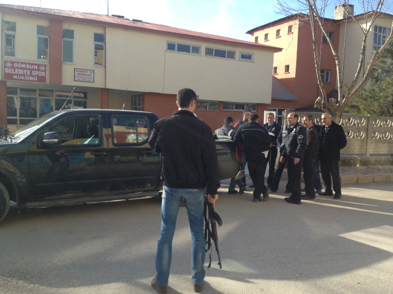 İHALEDE BIÇAKLI KAVGA:3 YARALI