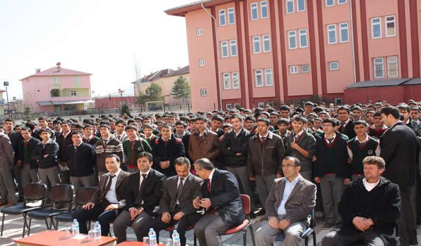 ŞAMPİYON ÖĞRENCİLER ÖDÜLLENDİRİLDİ