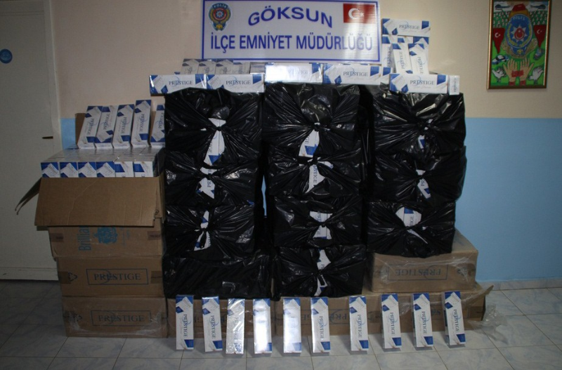 CEVİZ SANDIĞINDAN KAÇAK SİGARA ÇIKTI