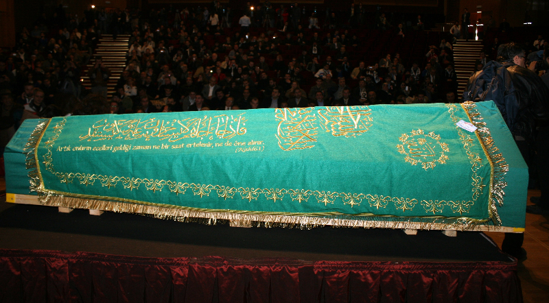 MÜSLÜM GÜRSES E GÖZÜYAŞLI VEDA