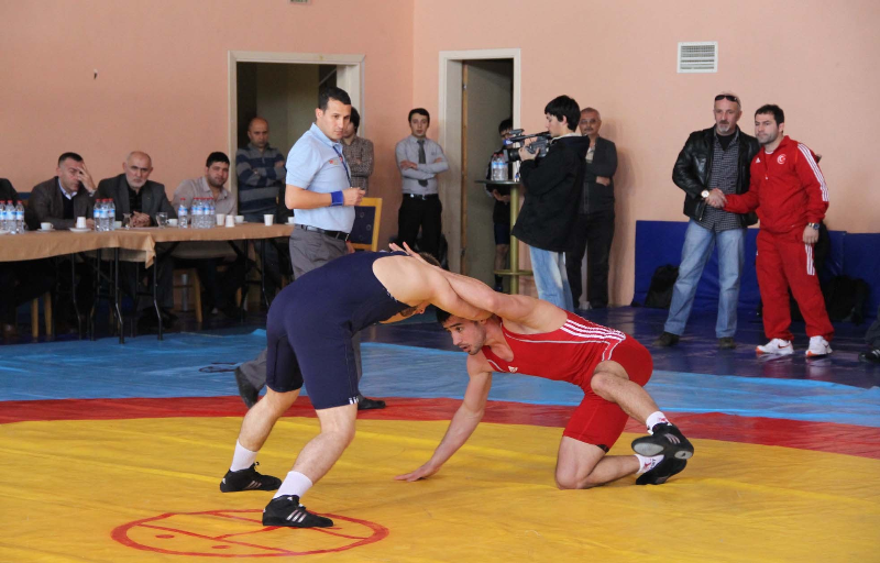 GÜREŞ MİLLİ TAKIMI AVRUPA ŞAMPİYONASINA HAZIRLANIYOR