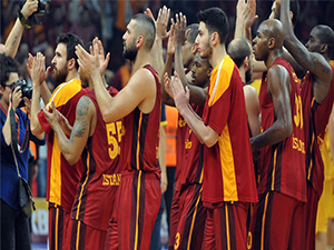 Cimbom tarih yazmak için parkede