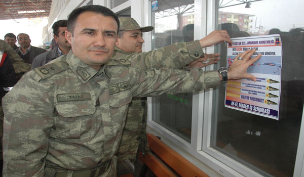 JANDARMADAN KAÇAK SİGARAYA AFİŞLİ UYARI