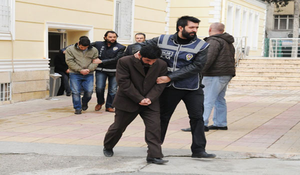 SOKAK SATICILARI YAKALANDI