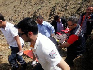 Ayağı kırılan çobanı afat kurtardı