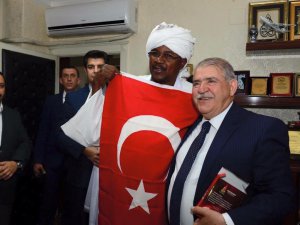 SUDAN HEYETİNİN “TÜRK BAYRAĞI” SEVGİSİ
