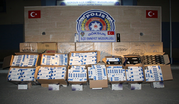 DÜDÜKLÜ TENCEREDEN KAÇAK SİGARA ÇIKTI